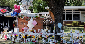 Obitelji žrtava pokolja u Teksasu tuže Metu, proizvođača puške i Call of Duty