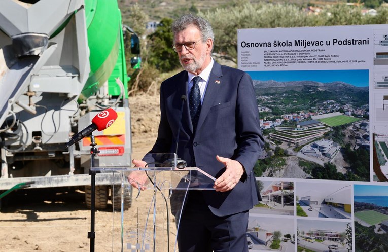 Fuchs: Gradit ćemo još 50 škola u cijeloj državi