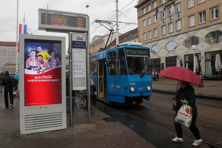 Zastoj u centru Zagreba, dvije tramvajske linije preusmjerene