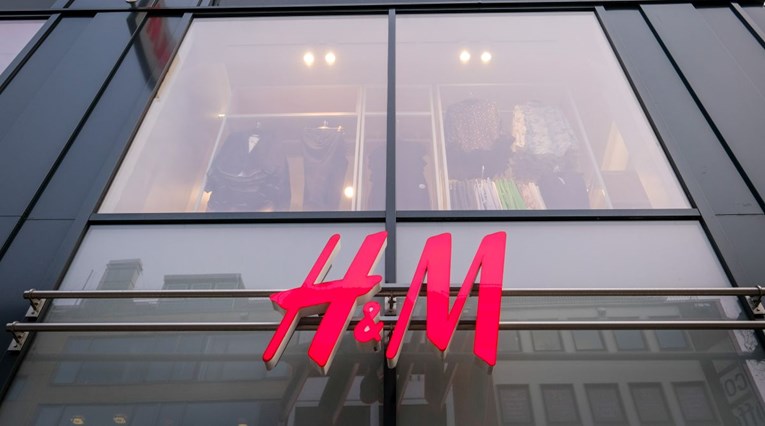 Pandemija prepolovila tromjesečne prihode H&M-a
