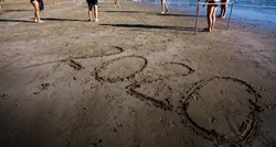 Hrabri Splićani u kupaćima na plaži zaigrali nogomet i picigin na Novu godinu