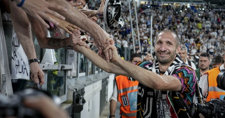 Chiellini je napustio teren namjerno u 17. minuti. Pogledajte ovacije publike