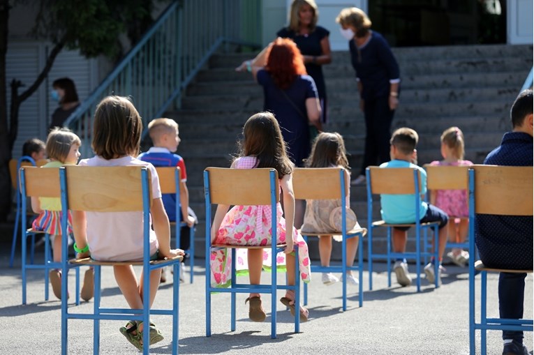 U Vukovarsko-srijemskoj županiji u samoizolaciji devet razreda sa 156 učenika