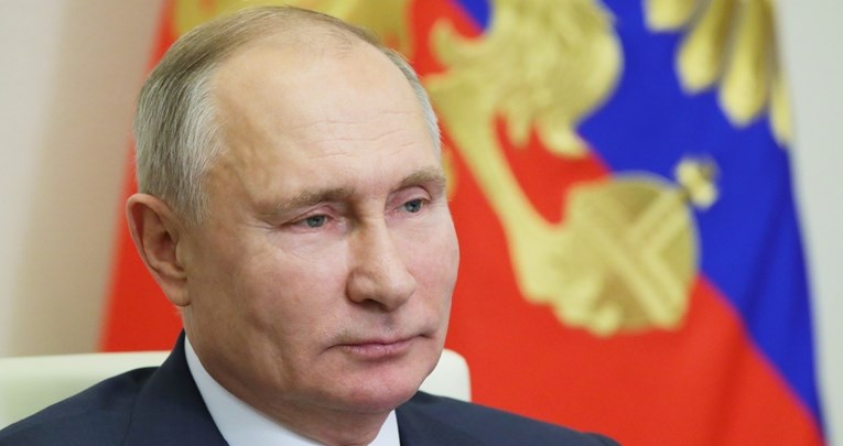 Plastični kirurzi odavno tvrde da je Putinovo lice puno botoksa i filera