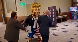 Počeo najveći republikanski skup, na njemu i pozlaćeni Trumpov kip
