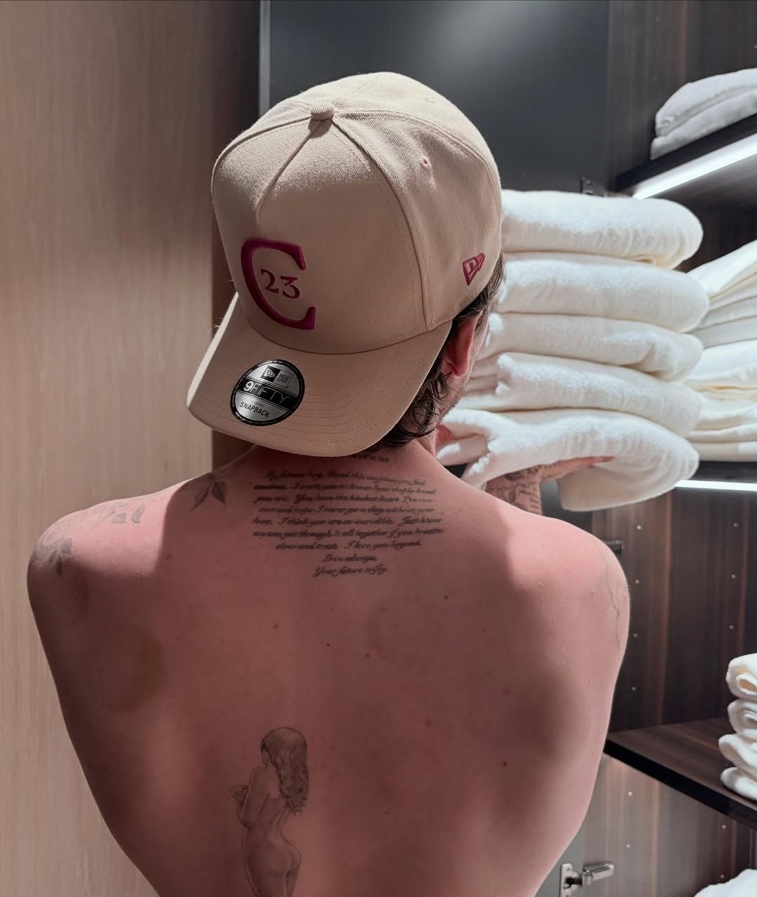 Brooklyn Beckham pokazao tetovažu s porukom koju mu je napisala supruga Nicola