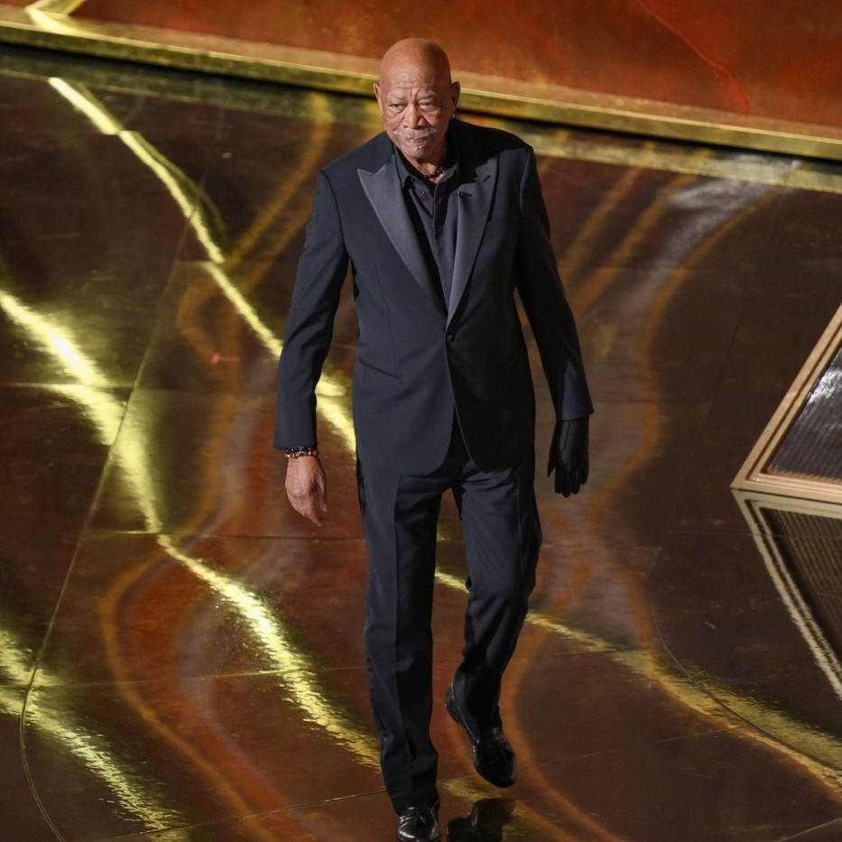 Morgan Freeman nosio je samo jednu rukavicu na Oscarima, otkriven razlog