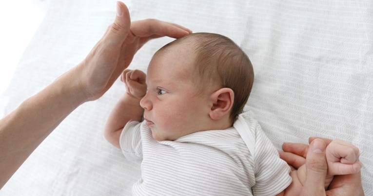 Medicinska sestra pokazala koji simptom pokazuje da beba možda ima ozbiljan problem