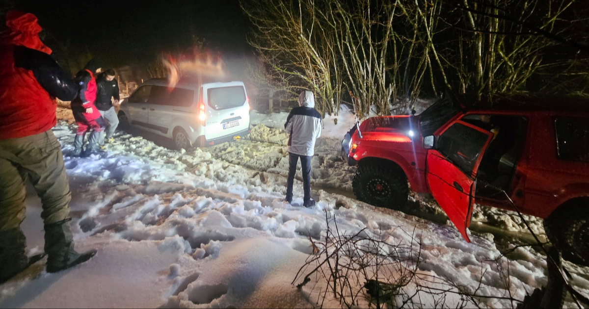 Četvero Hrvata spašeno iz vozila koje je zapelo na planinskom putu u Hercegovini