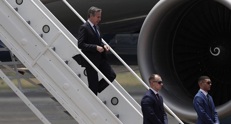 Američki šef diplomacije zapeo u Švicarskoj zbog "kritičnog kvara" na avionu