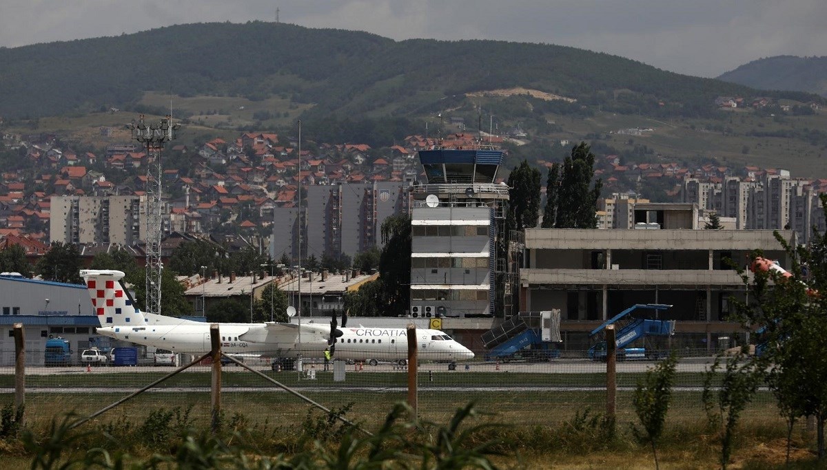 Croatia Airlines o oštećenom avionu: Ne radi se o perforaciji nastaloj metkom