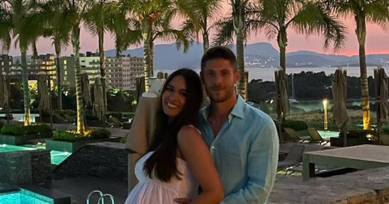 Andrej Kramarić objavio fotku s prelijepom suprugom, otkrio gdje se odmaraju