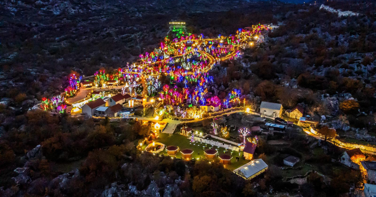 Čarobno Božićno selo u Gornjem Dolcu osvjetljava više od tri milijuna lampica