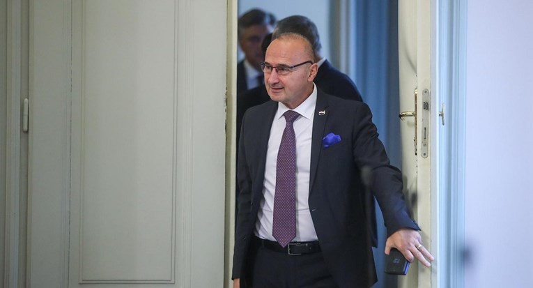 Grlić Radman: Nije iz moje imovinske nestao stan, nego sam ga poklonio kćeri