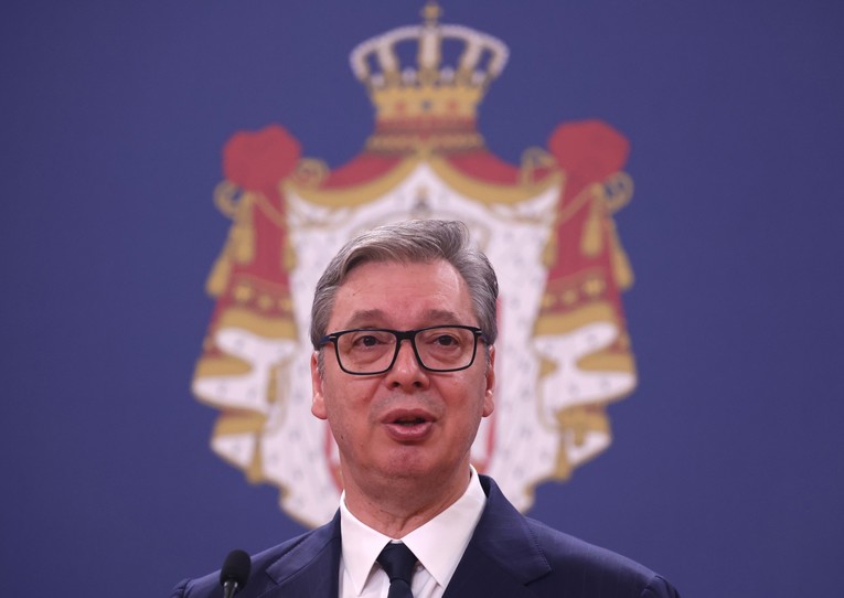 Vučić u Tivtu: Nadamo se promjeni pravila za ulazak u EU