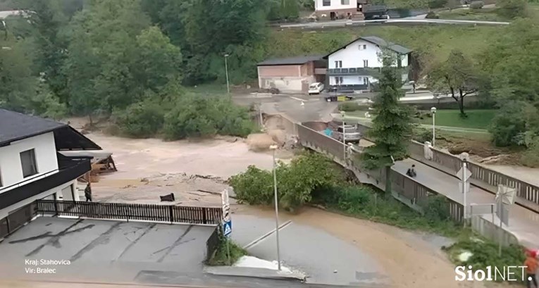 VIDEO Most u Sloveniji se urušio, auto stao u zadnji tren