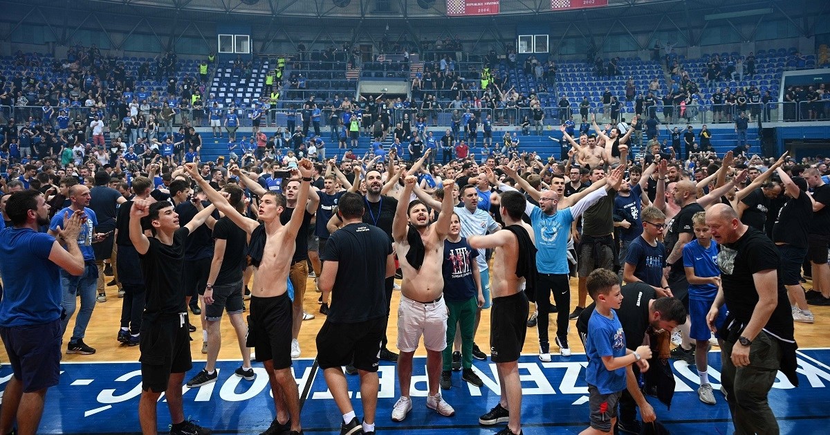 VIDEO Dinamovci titulu proslavili pjesmom Mladena Grdovića