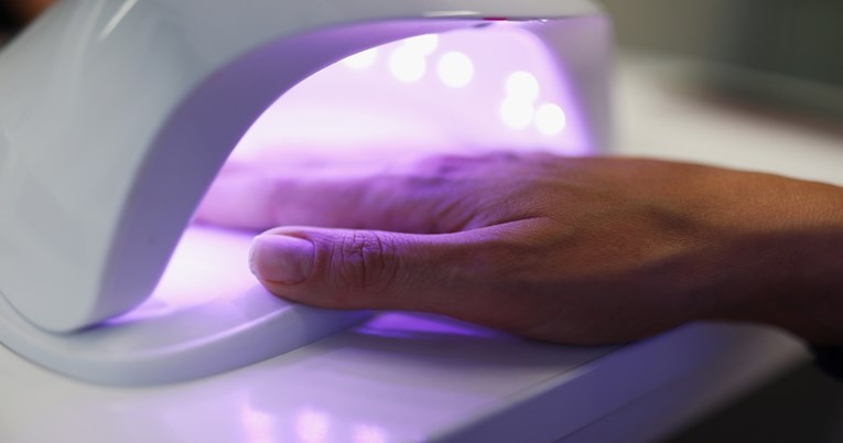 Istraživanje: UV lampe za sušenje gela mogu dovesti do raka i mutacija DNA