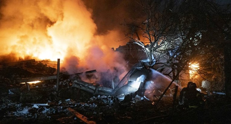 Ruski raketni napad na istoku: Jedan mrtav, ljudi zarobljeni pod ruševinama