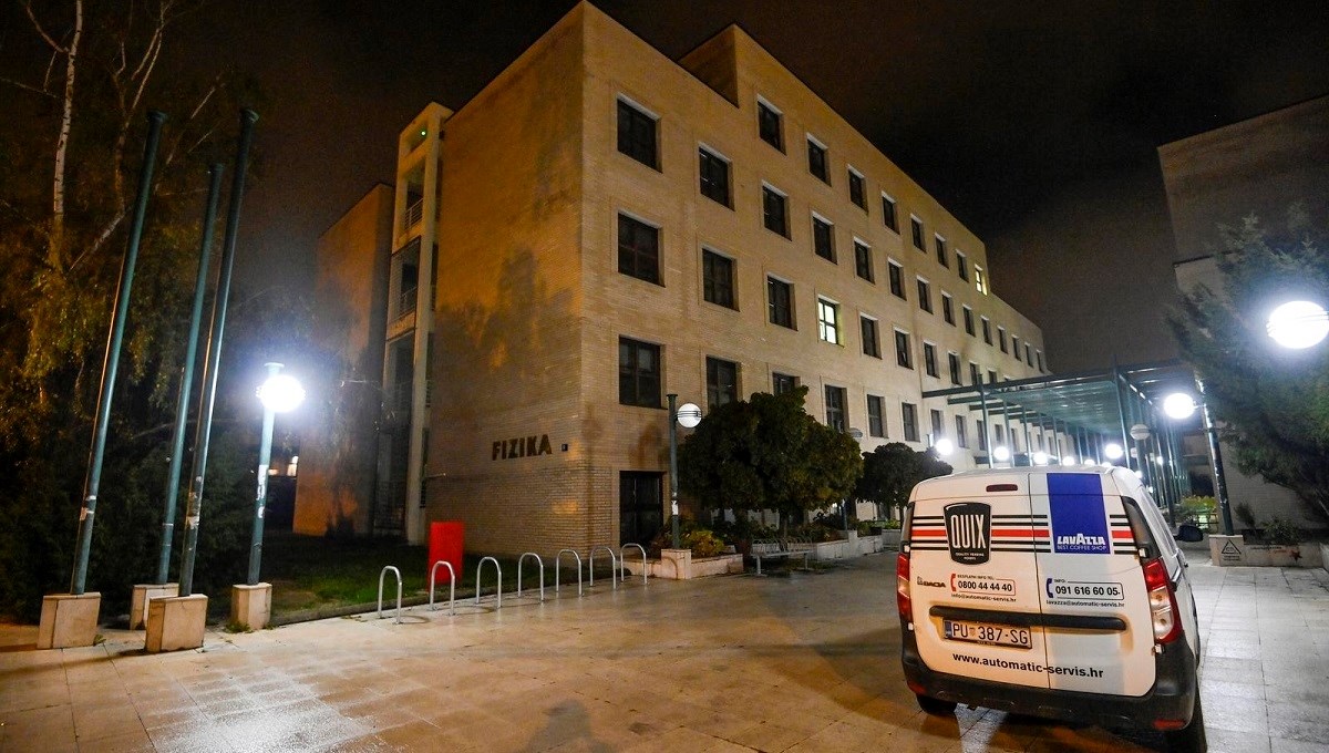 FOTO Policija provodi izvide na zagrebačkom PMF-u gdje se mladić otrovao pićem