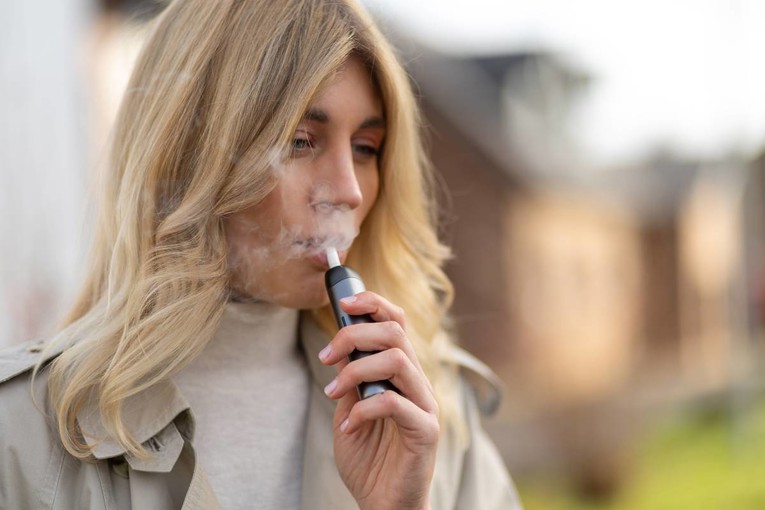 Znanstvenici upozoravaju korisnike e-cigareta: "Jedan okus rizičniji je od ostalih"