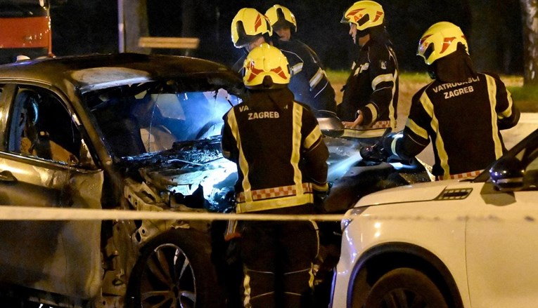 Na benzinskoj u Zagrebu punio boce benzinom pa čovjeku zapalio Volvo i BMW