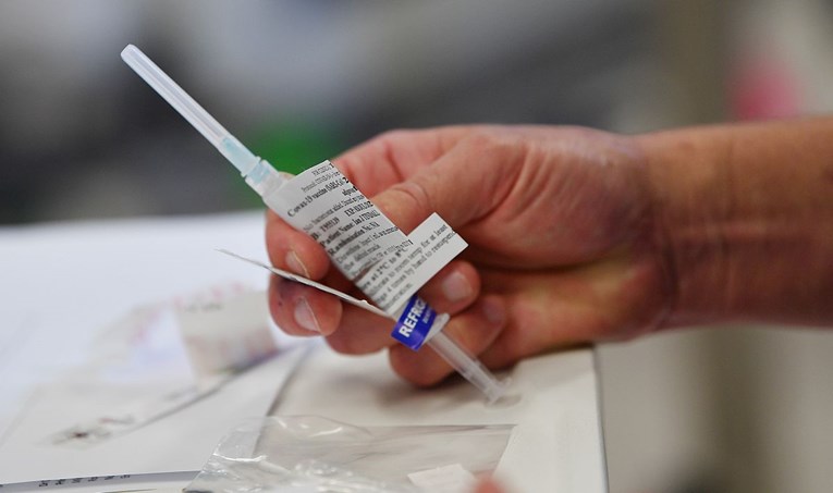 Rusija planira u listopadu početi s masovnim cijepljenjem protiv covida-19