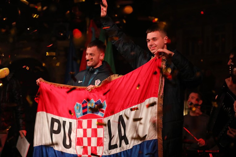 FOTO I VIDEO Doček brončanih hrvatskih futsal reprezentativaca u Puli