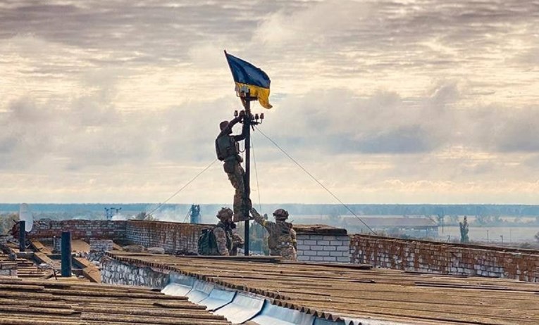 Ukrajinci oslobodili mjesta, širi se slika dizanja zastave: "Nema mjesta okupatorima"