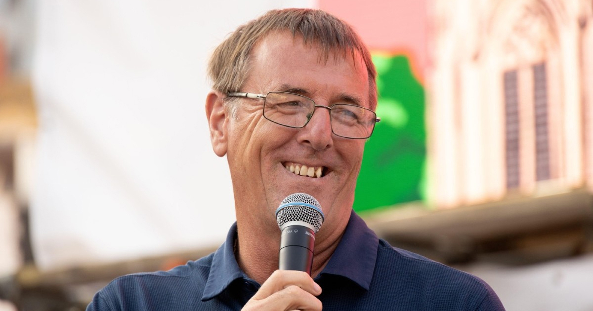 Nogometna legenda u raspravi s AI-jem: "Zašto se tragovi aviona brzo rasprše?"