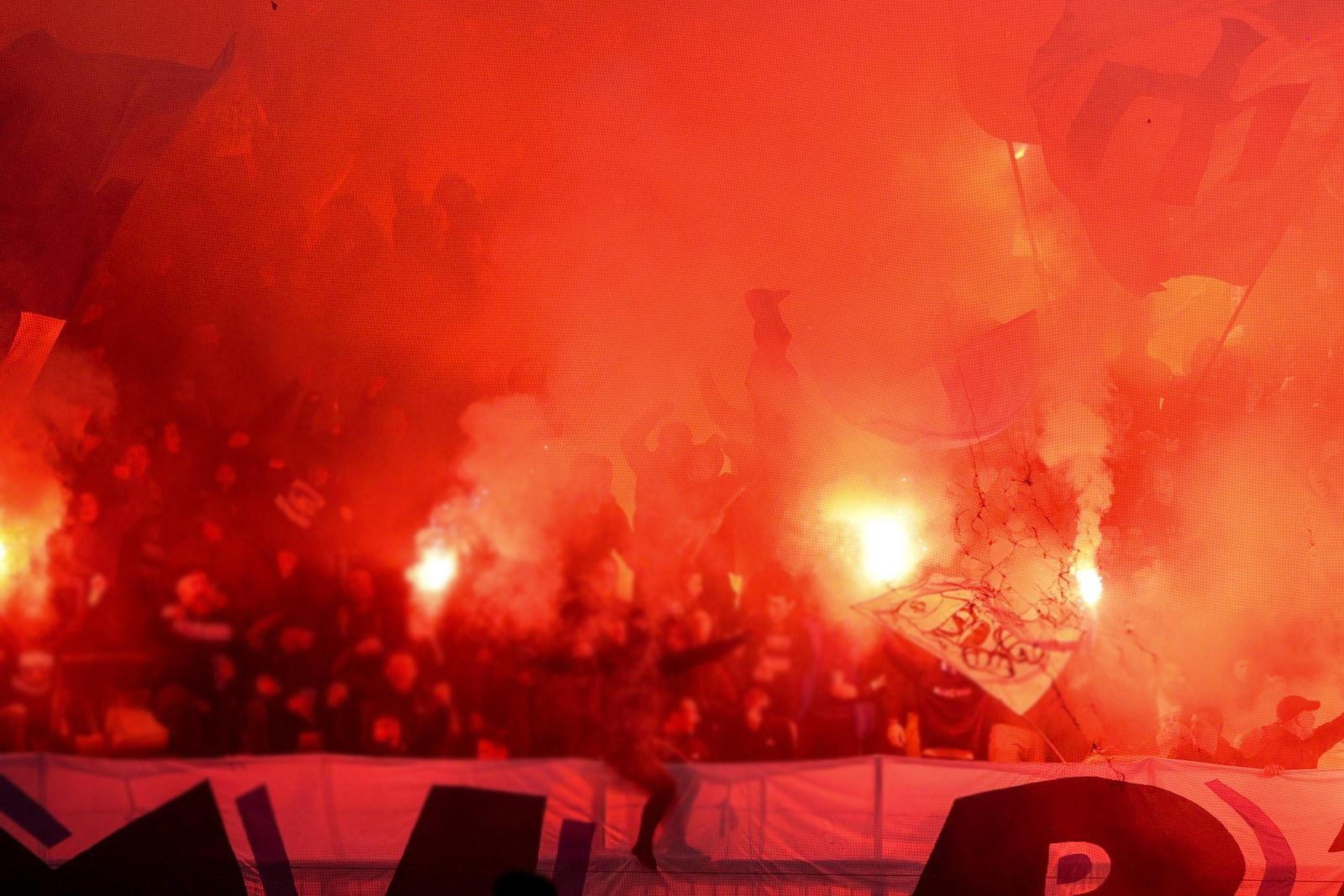 Finale Kupa na Rujevici: Šest osoba privedeno, čaše letjele prema igračima