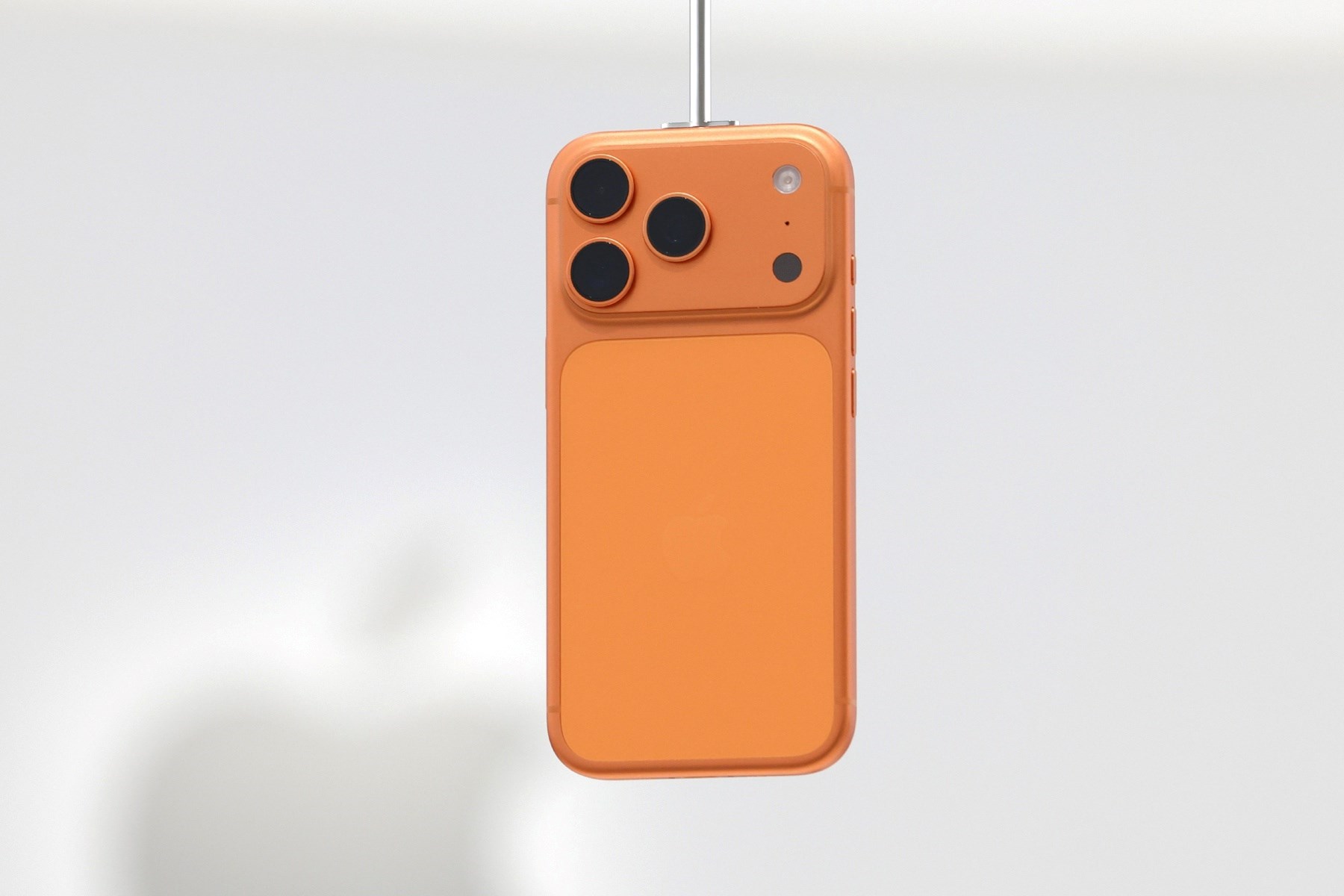 Svi žele baš ovaj iPhone 17 - rokovi isporuke se produžuju