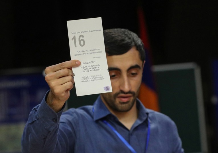Prebrojavaju se glasovi u Armeniji. Proruska stranka zasad gubi