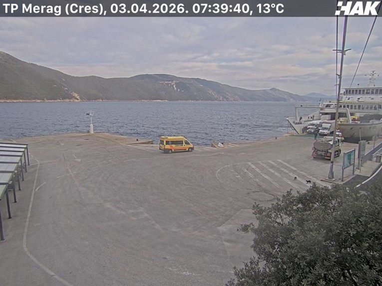 Puše jaka bura, trajekti ne voze. Nesreća na A3