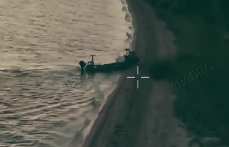 VIDEO Ukrajinci tvrde da su izveli dosad neviđenu operaciju. Koristili su dron i robota