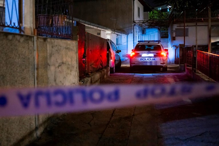 U kući u Sukošanu ozlijeđene strankinje. Muškarac držao psa i nije puštao policiju