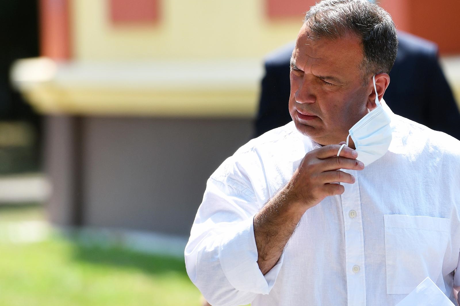 Beroš: Kod jedne osobe iz busa traje operacija i trajat će dugo, život joj je ugrožen