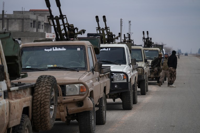 Sirija šalje tisuće vojnika na granicu s Libanonom