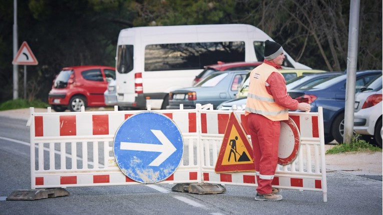 Promet se odvija bez ograničenja, osim na dionicama s radovima, javlja HAK