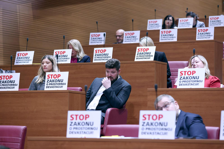 Vlada prihvatila amandmane HDZ-a i jedan Štromarov na sporni Bačićev zakon