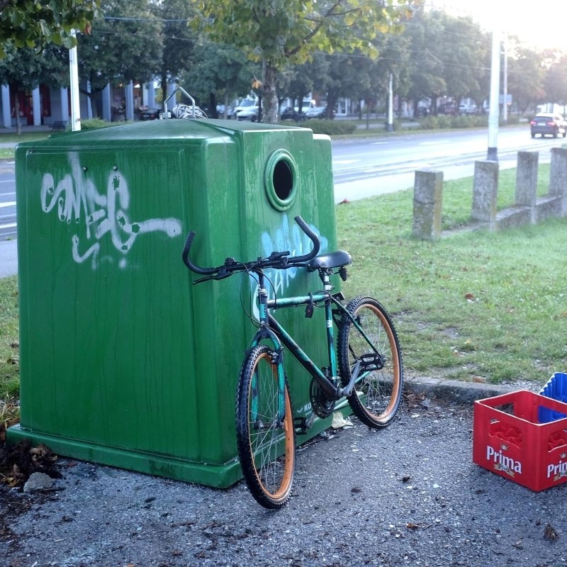 Dobra ponuda ili loše mjesto za parkiranje? Prizor iz Dubrave zbunio prolaznike
