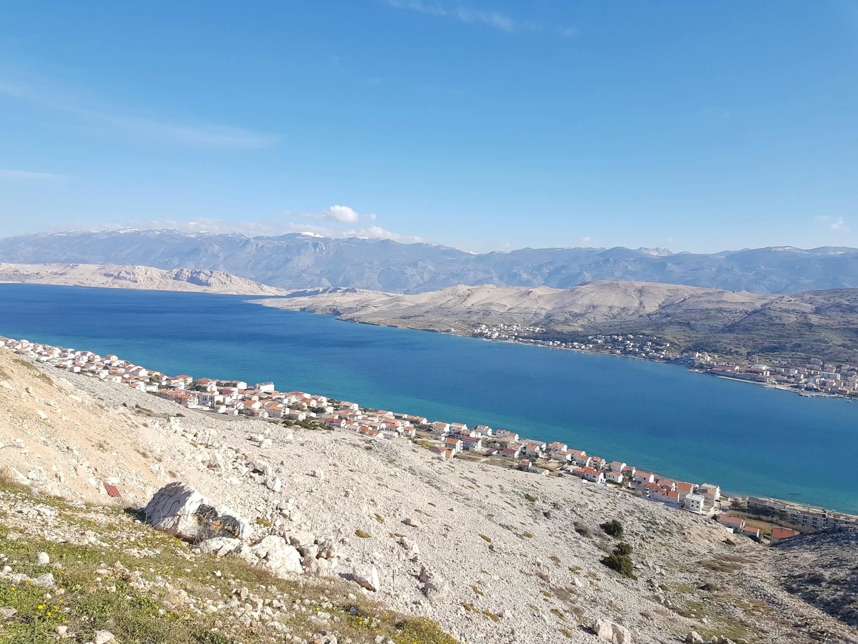 Sporna gradnja uz popularnu plažu na Pagu. Mještani bijesni: "Sve će privatizirati"