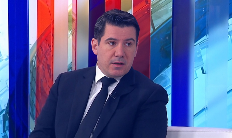 Grmoja: Plenković se tu slika s Thompsonom, a vani kaže da je žrtva Ukrajine veća od naše