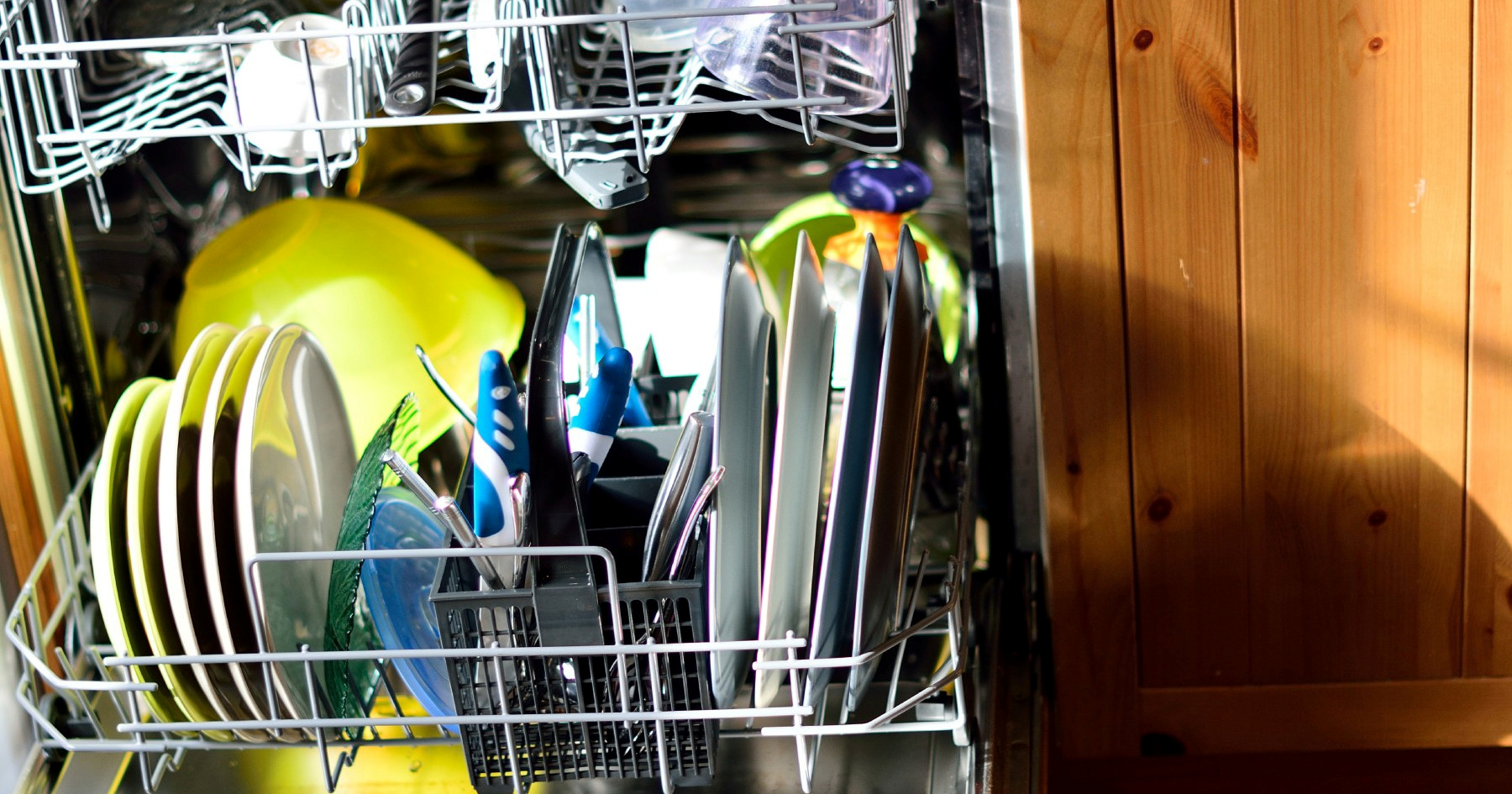 Predmeti koje nikada ne smijete stavljati u perilicu posuđa, perite ih ručno