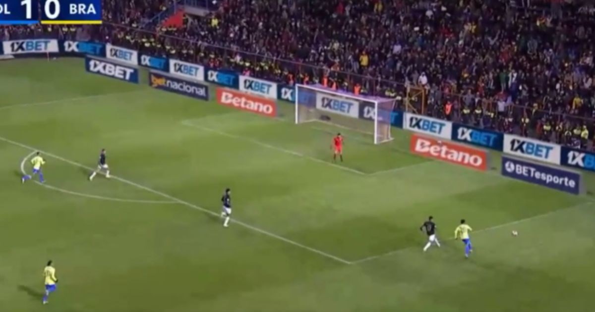 VIDEO Brazil krenuo u opasnu kontru, navijači ubacili loptu na teren