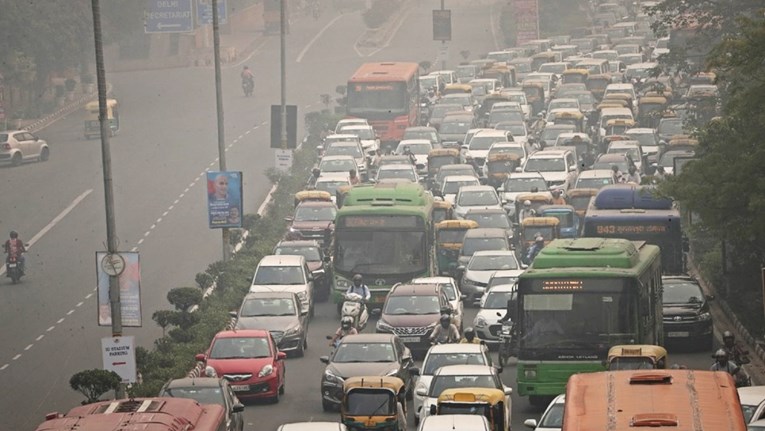 Glavni grad Indije toksično zagađen. Zatvorene škole, ljudima je loše