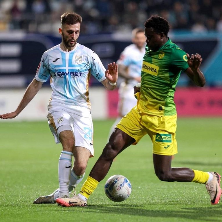 Branič Rijeke dirao loptu rukom, a penal nije suđen. Sudačka komisija objasnila zašto