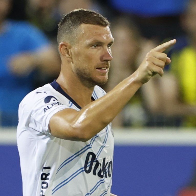 Džeko na korak do novog kluba. Evo koliko će zarađivati