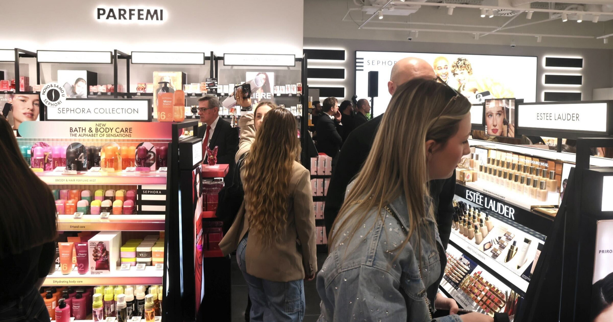 VIDEO I FOTO Zagrepčanke satima čekale Sephoru, unutra navala na brend Selene Gomez