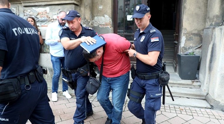 Muškarac u centru Beograda ušao u zgradu i počeo nožem ubadati ljude